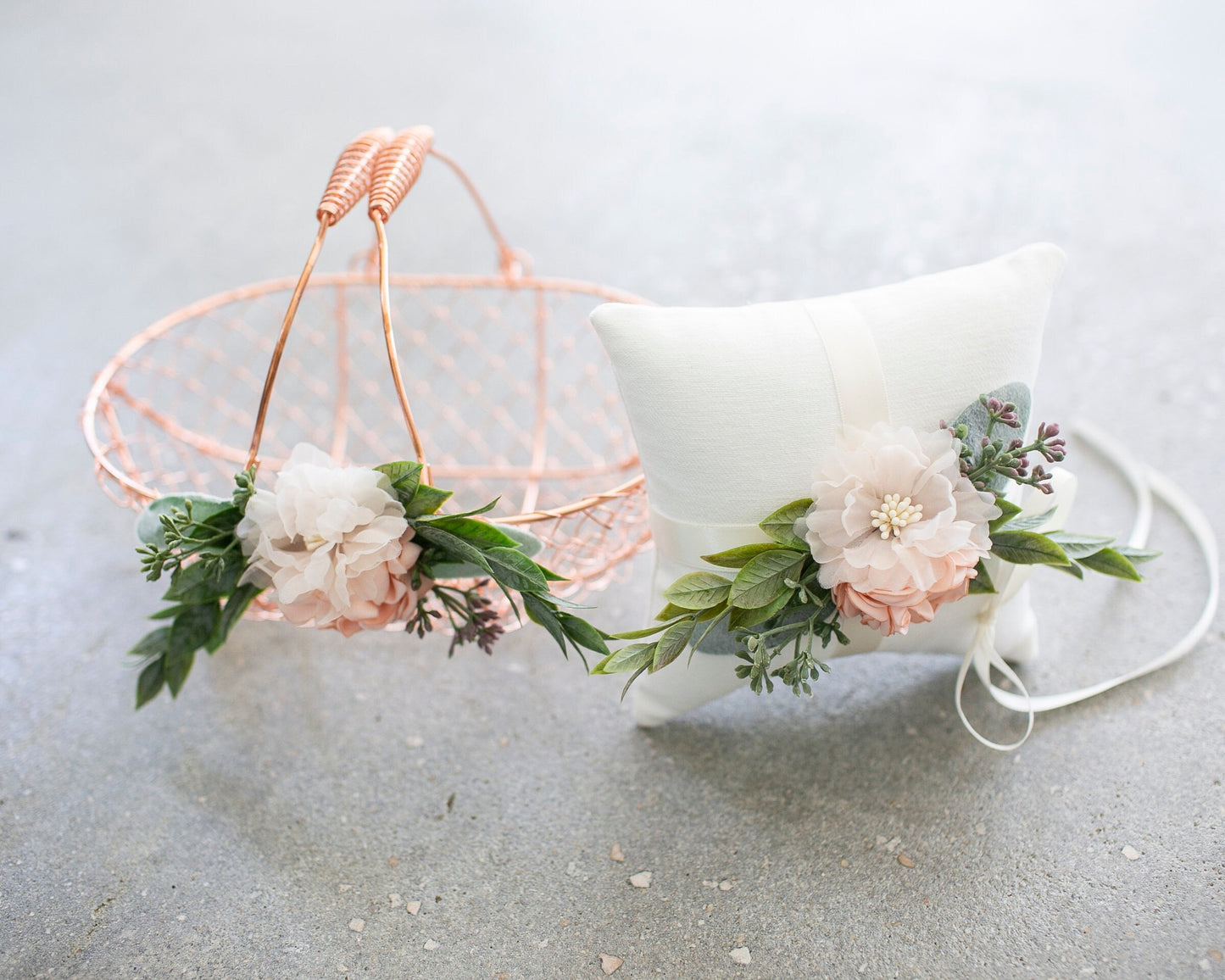 Penelope Rose Gold Flower Girl Basket: Modern Wedding Decor