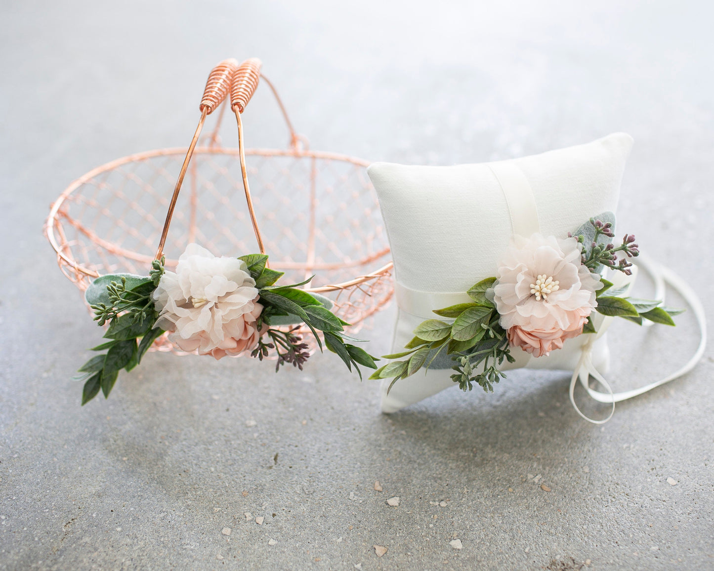 Penelope Rose Gold Flower Girl Basket: Modern Wedding Decor